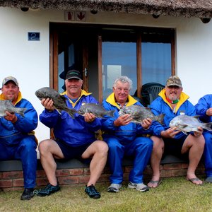 Van die spanlede - Arno vd Merwe, Mico Swart, Oubaas Lesch, Maynard van Niekerk, Rian Conradie, Sian Toua en Stephen Ashlin